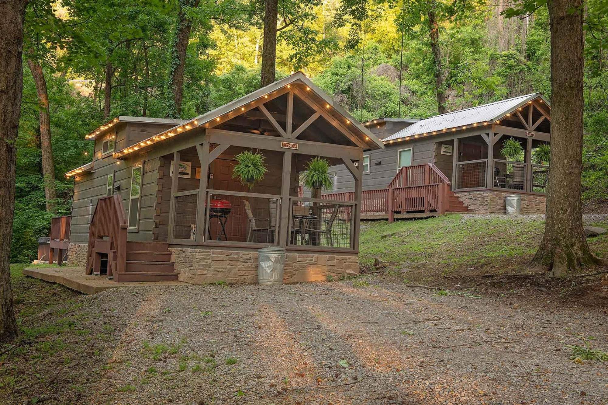 Tiny Cabin Village Private Hot Tub Lynda Cabin 채터누가 외부 사진