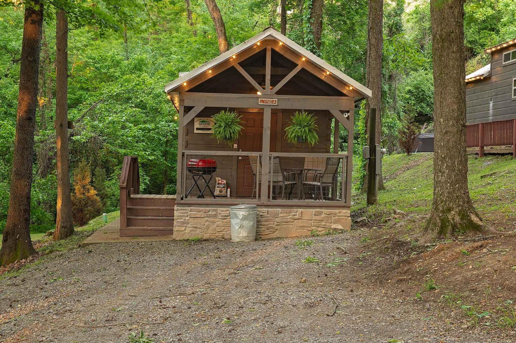 Tiny Cabin Village Private Hot Tub Lynda Cabin 채터누가 외부 사진