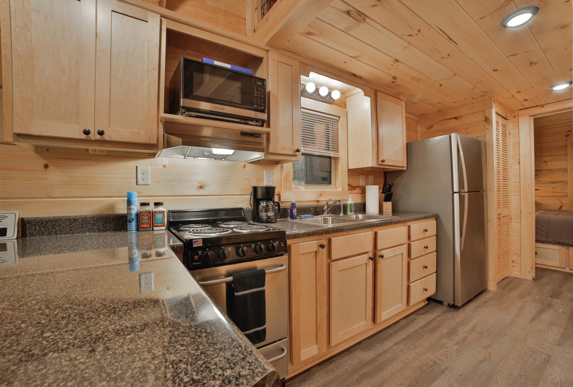 Tiny Cabin Village Private Hot Tub Lynda Cabin 채터누가 외부 사진