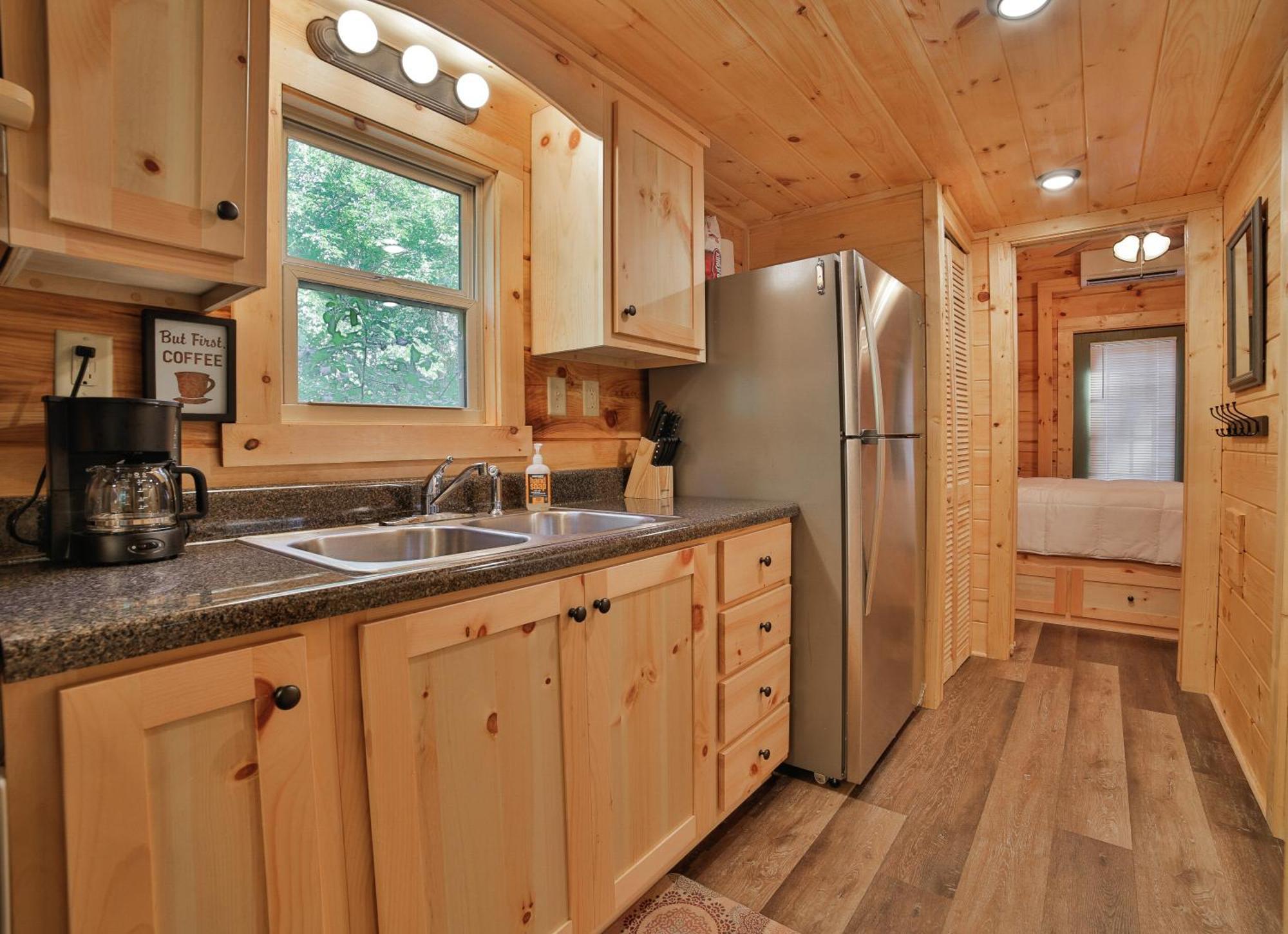 Tiny Cabin Village Private Hot Tub Lynda Cabin 채터누가 외부 사진